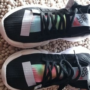 Fashion tennis shoes